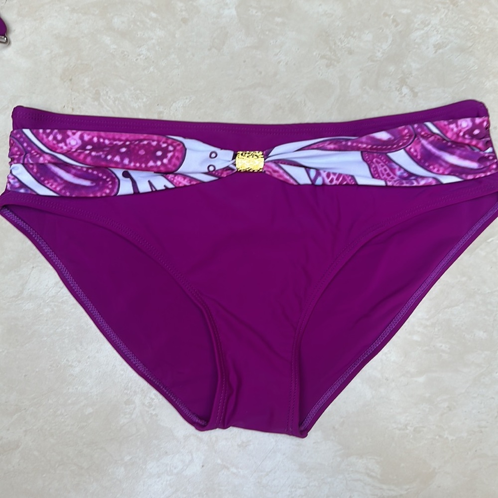 Swimsuit - Picture 3 of 4